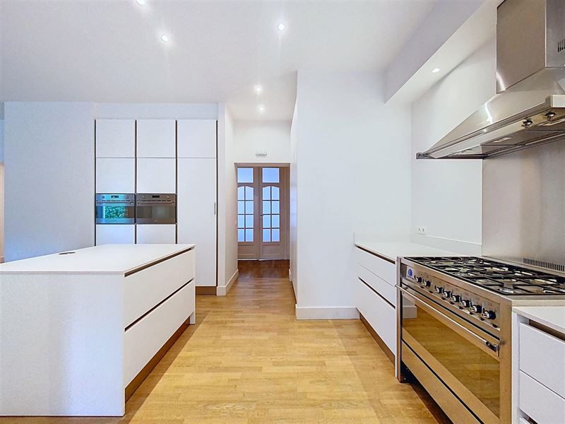 Pl. Brugmann fabuleux appartement avec jardin 
