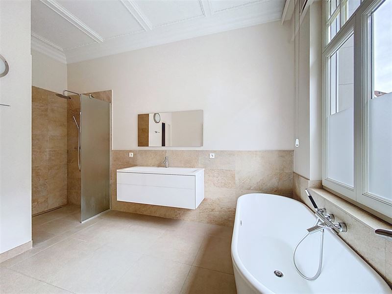 Pl. Brugmann fabuleux appartement avec jardin 