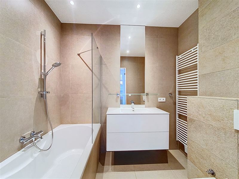 Pl. Brugmann fabuleux appartement avec jardin