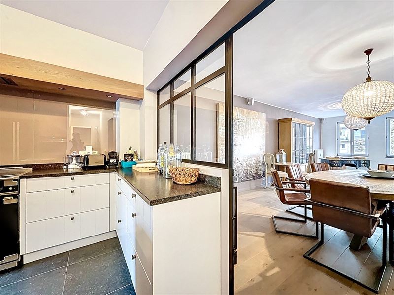 Prachtig gerenoveerd, modern 3-slaapkamer appartement