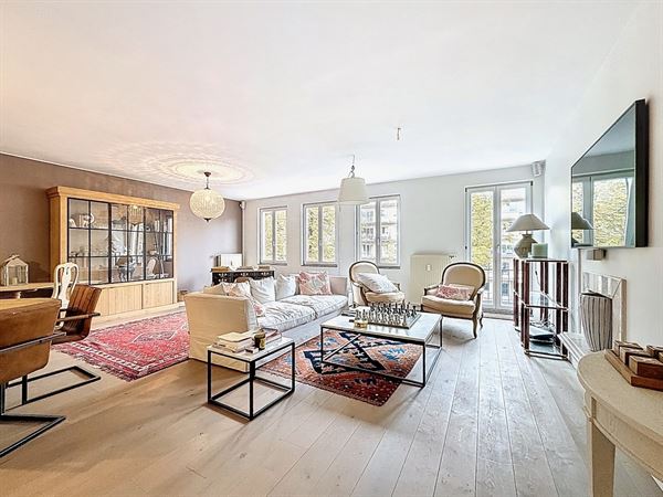Beautiful renovated modern and bright 3-bedroom apartment