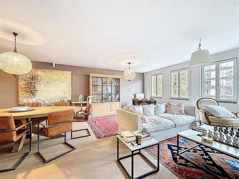 Beautiful renovated modern and bright 3-bedroom apartment