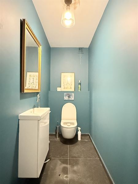Beautiful renovated modern and bright 3-bedroom apartment