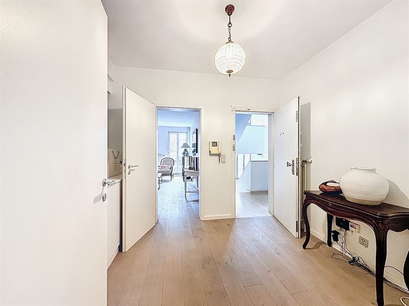 Beautiful renovated modern and bright 3-bedroom apartment