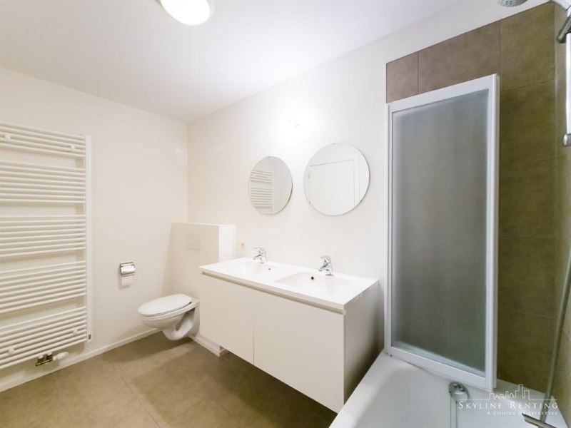 Appartement avec terrasse dans immeuble moderne