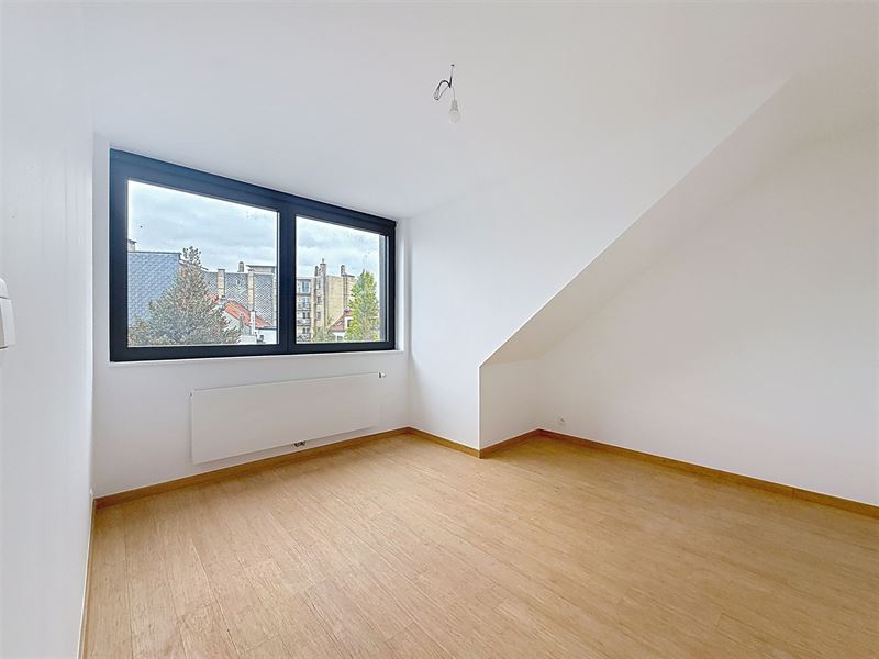 Duplex penthouse rénové 2 ch – (Vanderkindere /Brugmann)