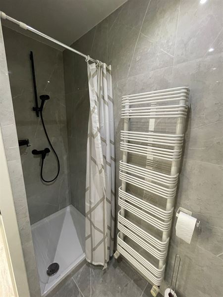 Gemeubileerde triplex in de Europese wijk