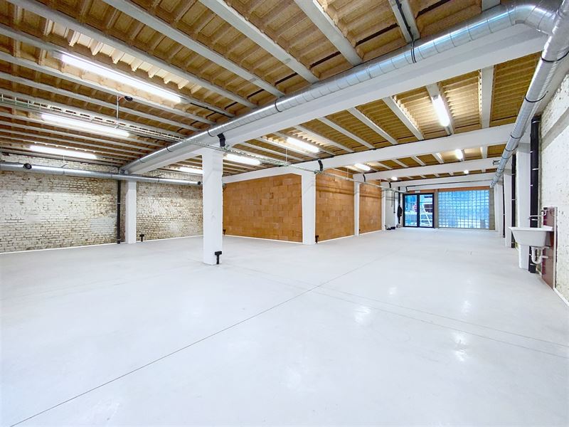 Prachtige, volledig gerenoveerde werkplaats