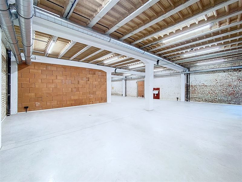 Prachtige, volledig gerenoveerde werkplaats