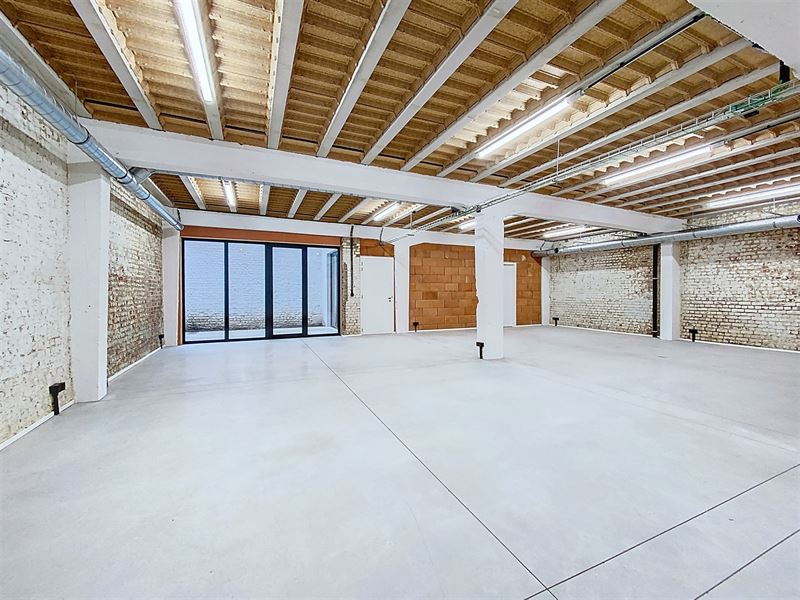 Prachtige, volledig gerenoveerde werkplaats