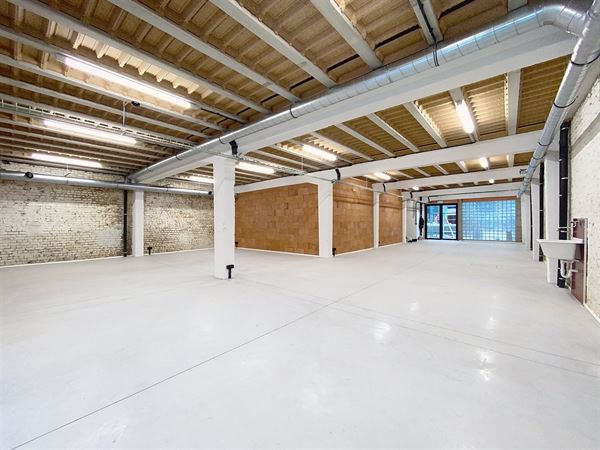 Fabulous, fully renovated workshop