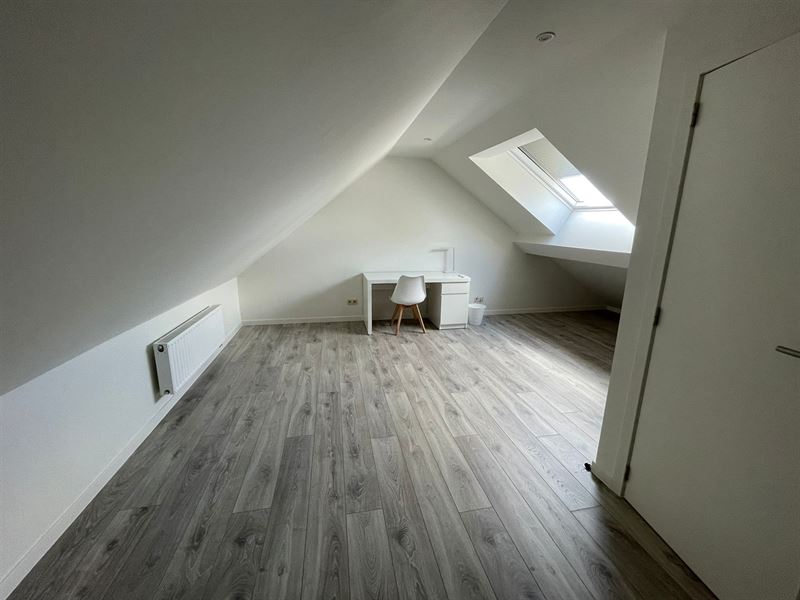 Gemeubileerde triplex in de Europese wijk