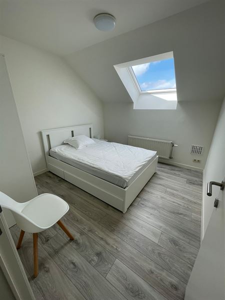 Gemeubileerde triplex in de Europese wijk