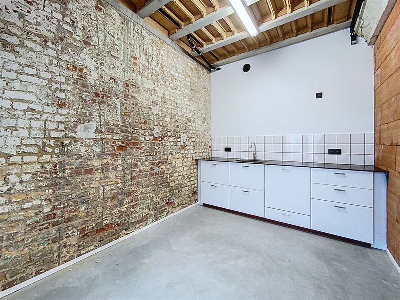 Fabulous, fully renovated workshop