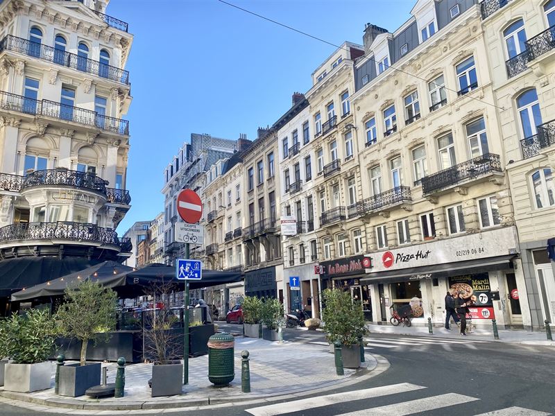 Maison commerce et rapport, avec 9 unités reconnues !