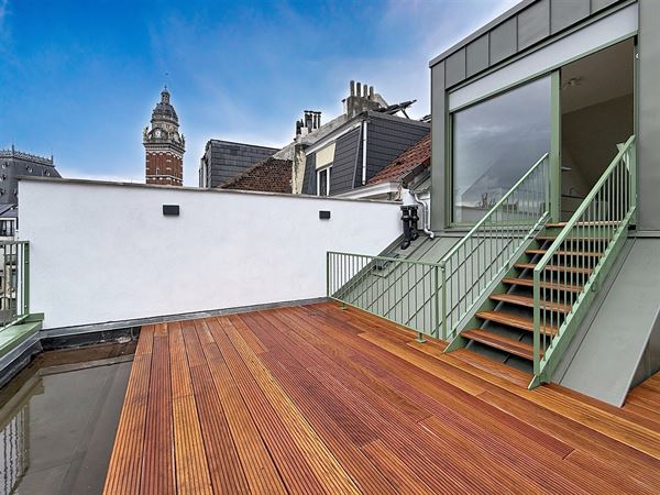 Duplex met een prachtig terras, gerenoveerd als nieuw