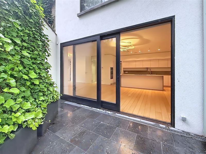 Atypical back house out of the ordinary