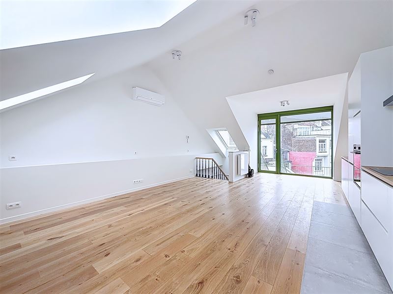 Duplex avec belle terrasse renové comme neuf