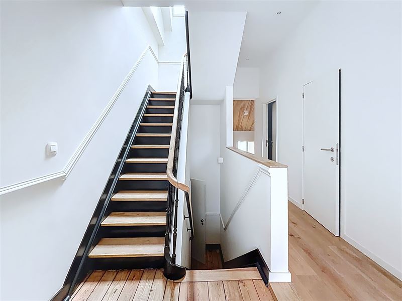 Duplex avec belle terrasse renové comme neuf