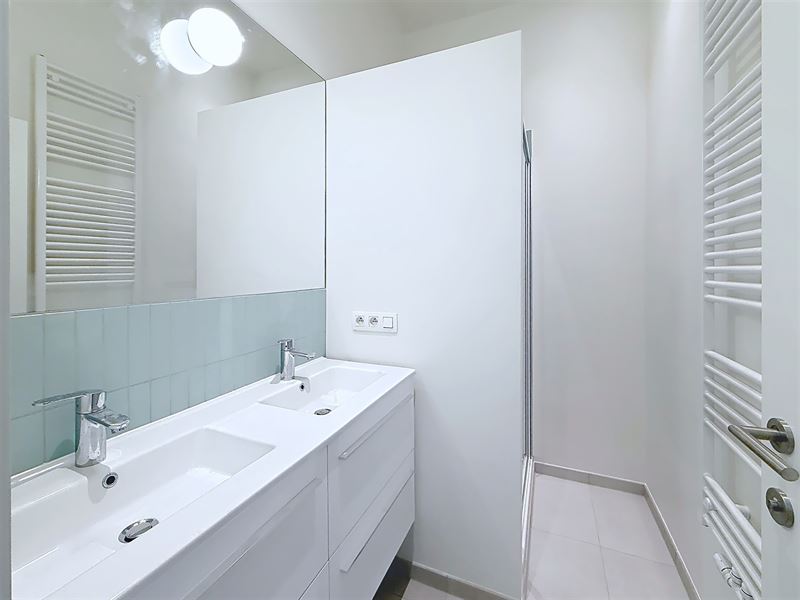 Duplex avec belle terrasse renové comme neuf
