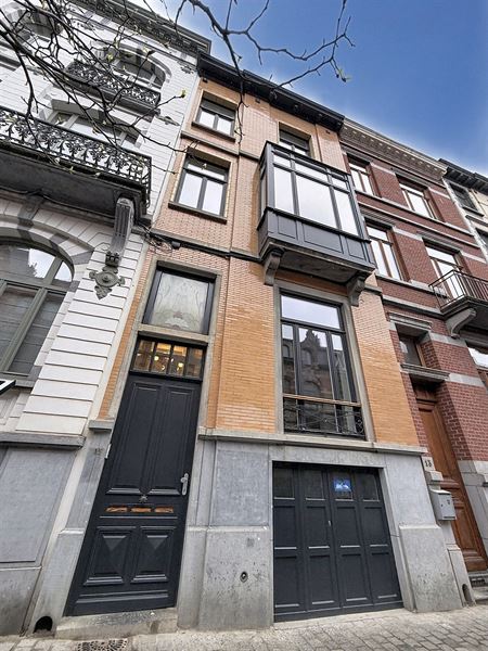 Duplex avec belle terrasse renové comme neuf