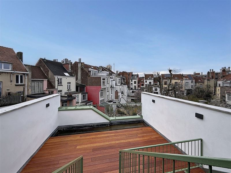 Duplex avec belle terrasse renové comme neuf