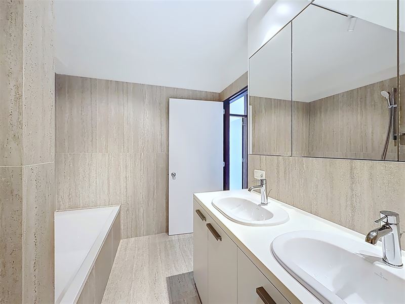 Bel appartement lumineux rénové 3 chambres avec terrasses