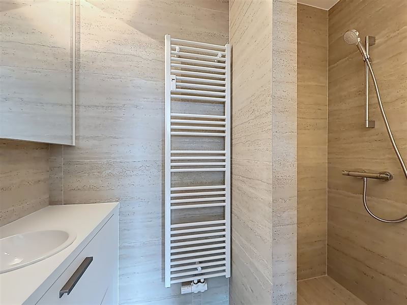 Mooi, licht en gerenoveerd appartement met 3 slaapkamers en terrassen