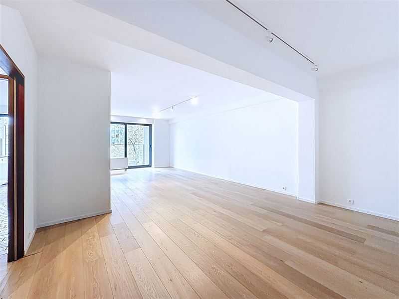 Mooi, licht en gerenoveerd appartement met 3 slaapkamers en terrassen