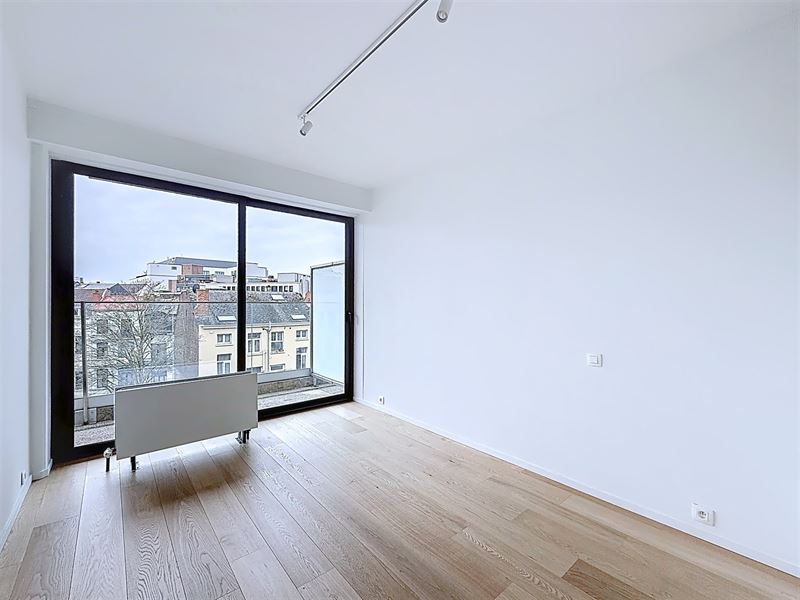 Mooi, licht en gerenoveerd appartement met 3 slaapkamers en terrassen