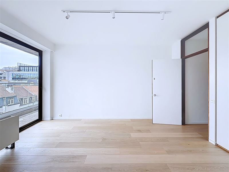 Mooi, licht en gerenoveerd appartement met 3 slaapkamers en terrassen