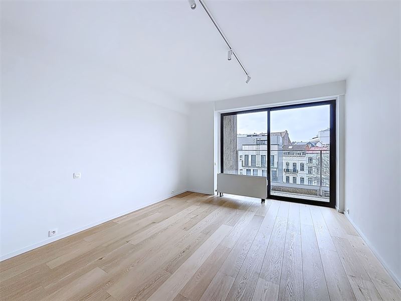 Mooi, licht en gerenoveerd appartement met 3 slaapkamers en terrassen