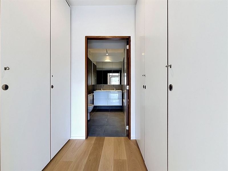 Grand appartement rénové 4 chambres et terrasses