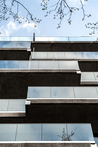 Ruim gerenoveerd 4-slaapkamerappartement met terrassen