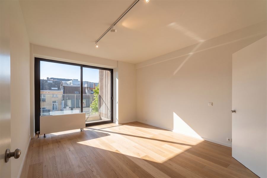Grand appartement rénové 4 chambres et terrasses