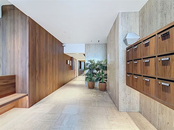Ruim gerenoveerd 4-slaapkamerappartement met terrassen