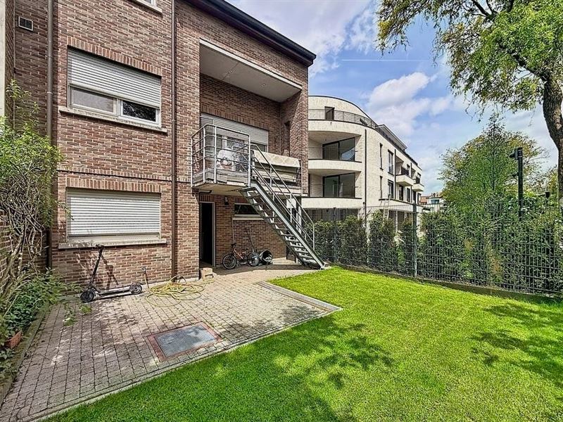 Mooie lichte woning met garage en tuin