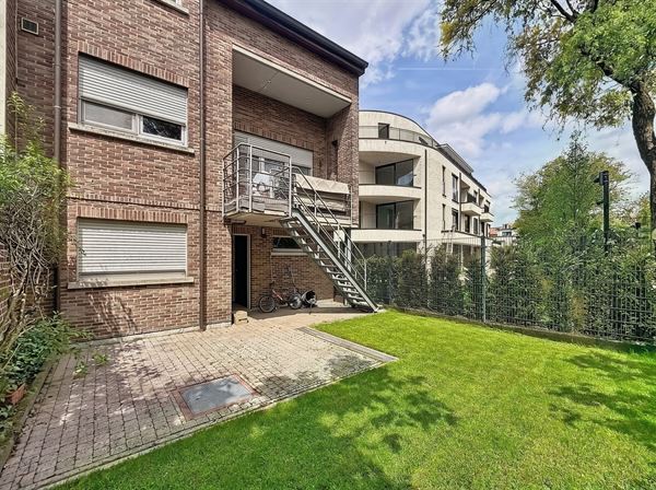 Mooie lichte woning met garage en tuin