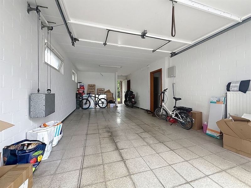 Mooie lichte woning met garage en tuin