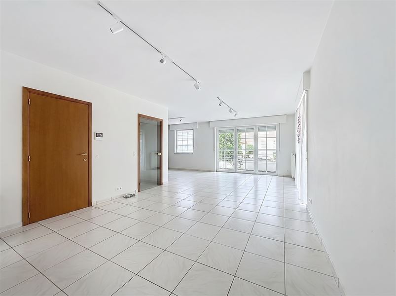 Maison lumineuse avec garage et jardin