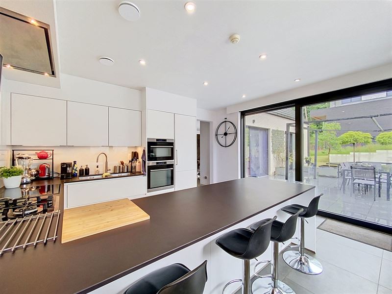 Villa 323m² habitables, sur un terrain de 4500m²