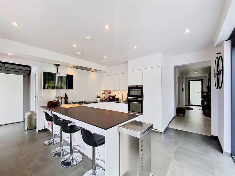Villa 323m² habitables, sur un terrain de 4500m²