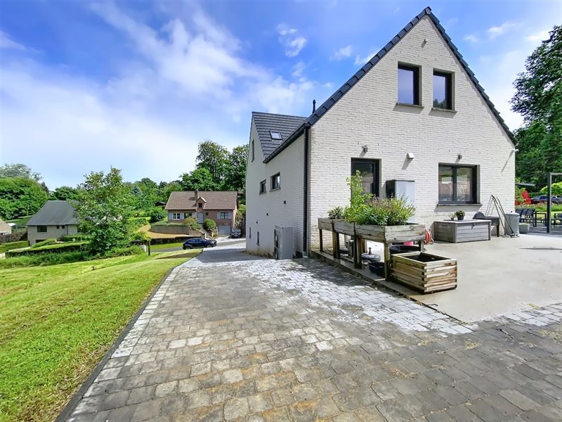 Villa 323m² habitables, sur un terrain de 4500m²