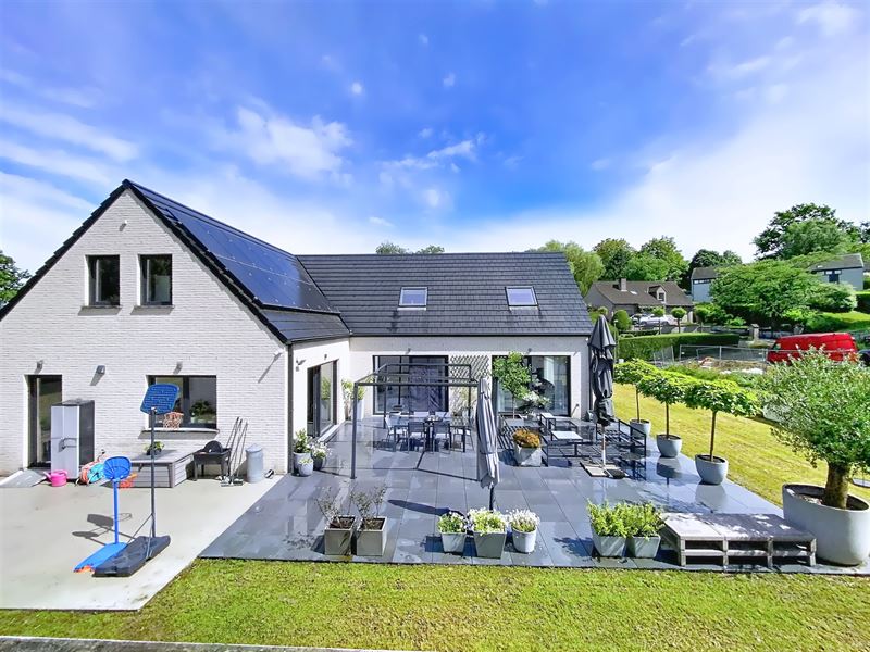 Villa 323m² habitables, sur un terrain de 4500m²