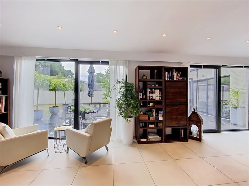 Villa 323m² habitables, sur un terrain de 4500m²