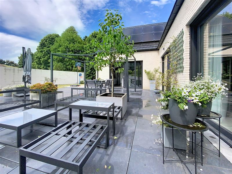Villa 323m² habitables, sur un terrain de 4500m²