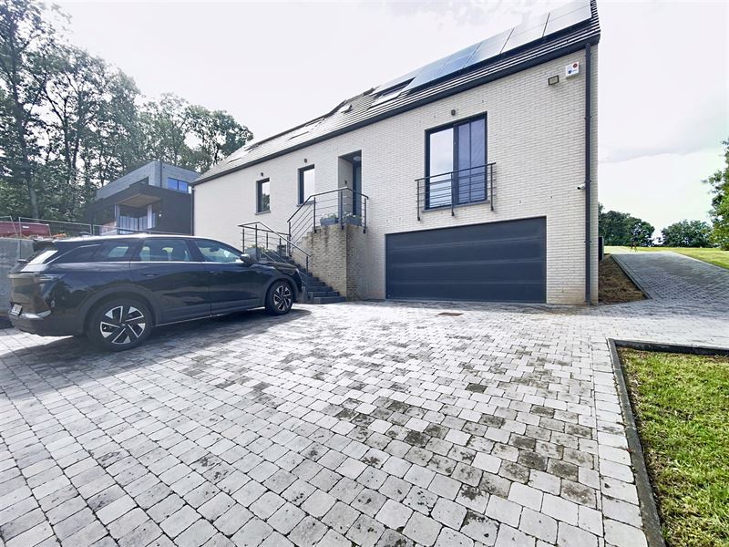 Villa 323m² habitables, sur un terrain de 4500m²