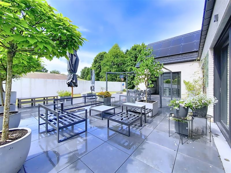 Villa 323m² habitables, sur un terrain de 4500m²