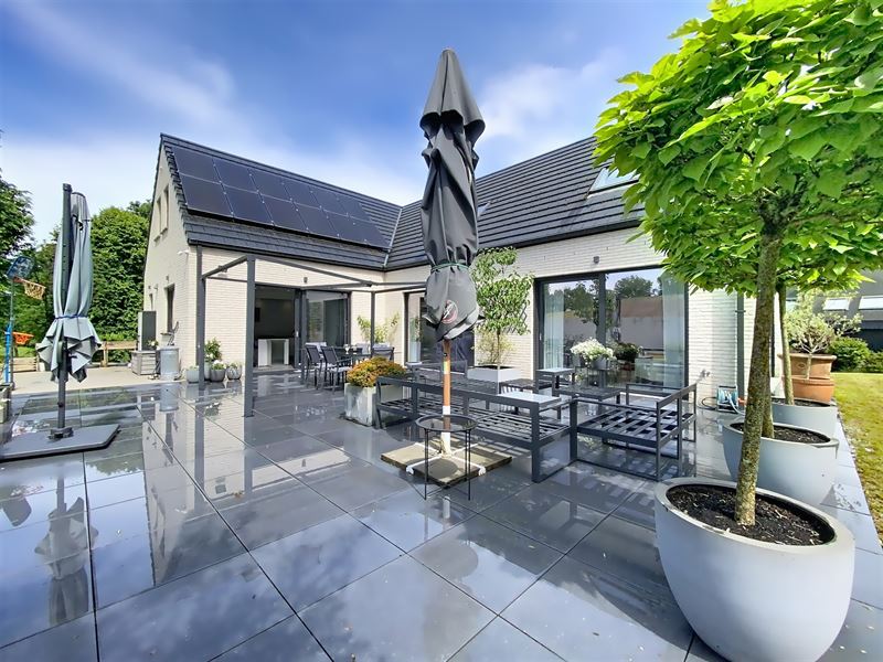 Villa 323m² habitables, sur un terrain de 4500m²