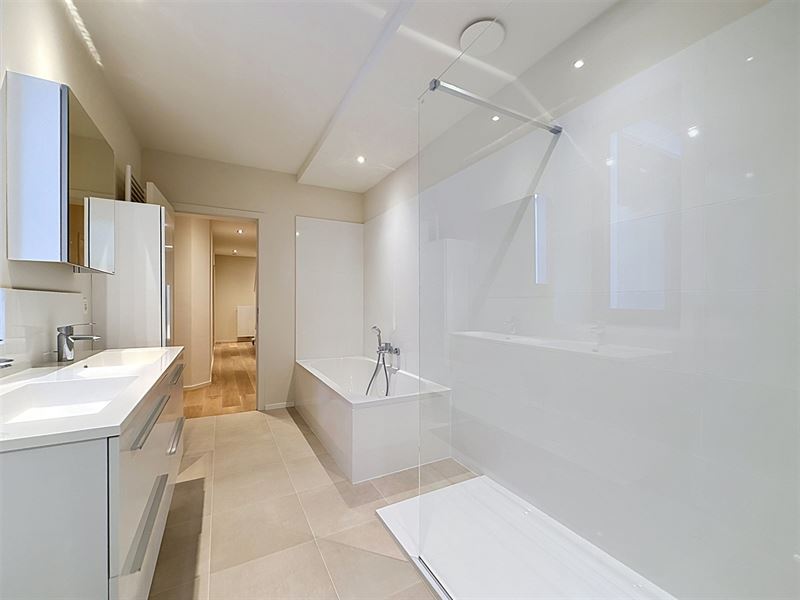 Chatelain - Duplex rez avec jardin